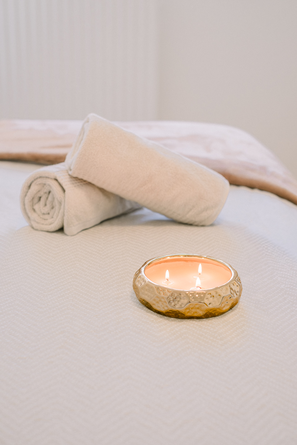 Bougie,- serviettes et table de massage